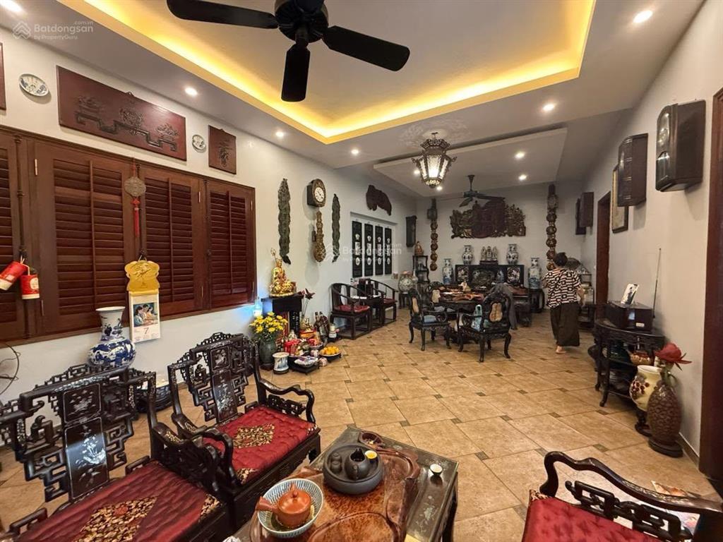 Cạnh hồ tây mặt tiền 10m 200m2 93 tỷ vỉa hè kd ô tô tránh đỗ