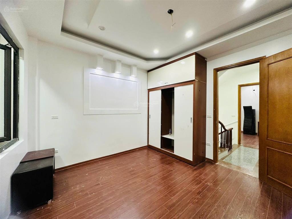 Nhà hòa mã 160m2 mặt tiền 8m 80 tỷ sdcc 1 sổ 1 chủ riêng biệt