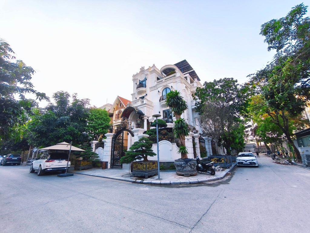 Biệt Phủ KĐT Việt Hưng Lô Góc Bề Thế Nội Thất rất đẹp 5 Tầng Thang Máy 91 Tỷ