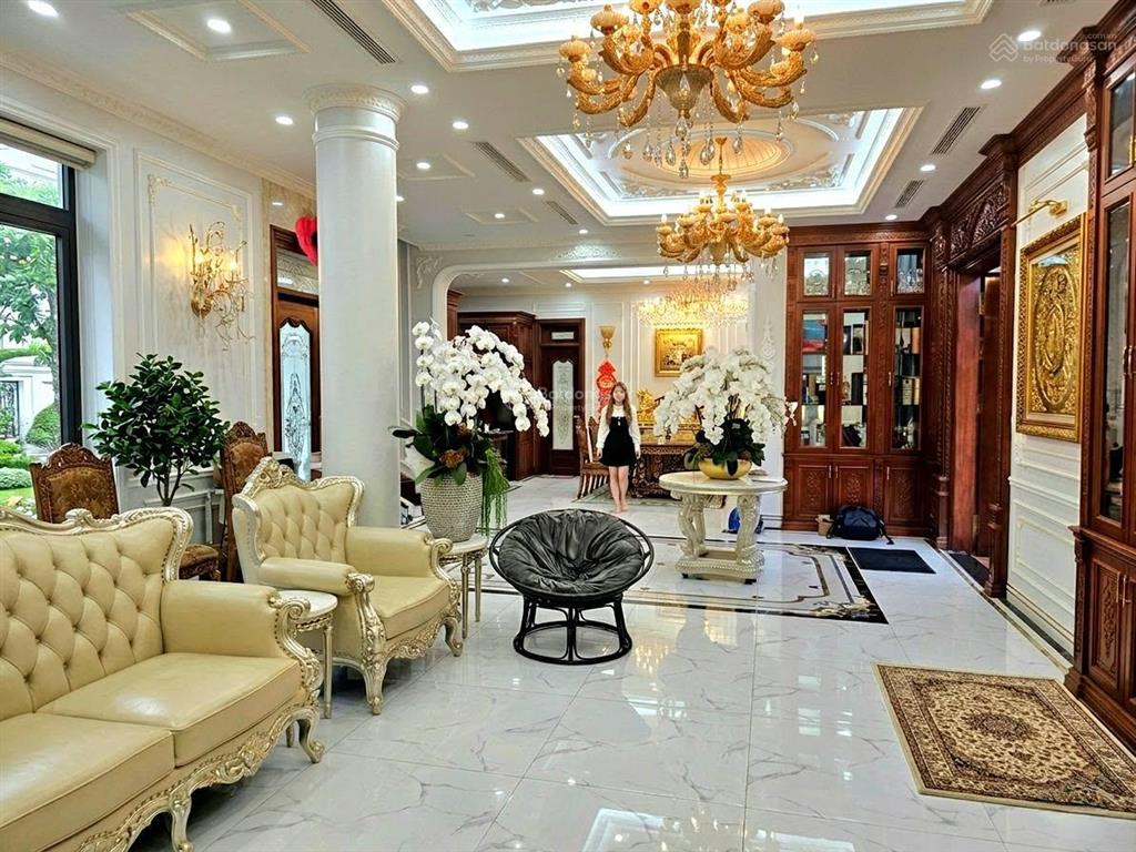 Biệt phủ kđt việt hưng lô góc bề thế nội thất rất đẹp 5 tầng thang máy 91 tỷ