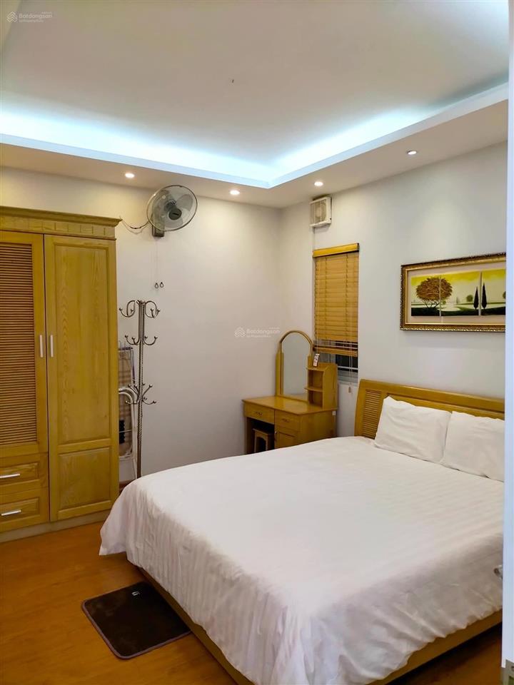 Láng hạ apartment lô góc mặt tiền 20m 10 tầng view hồ ô tô tranh 72 tỷ
