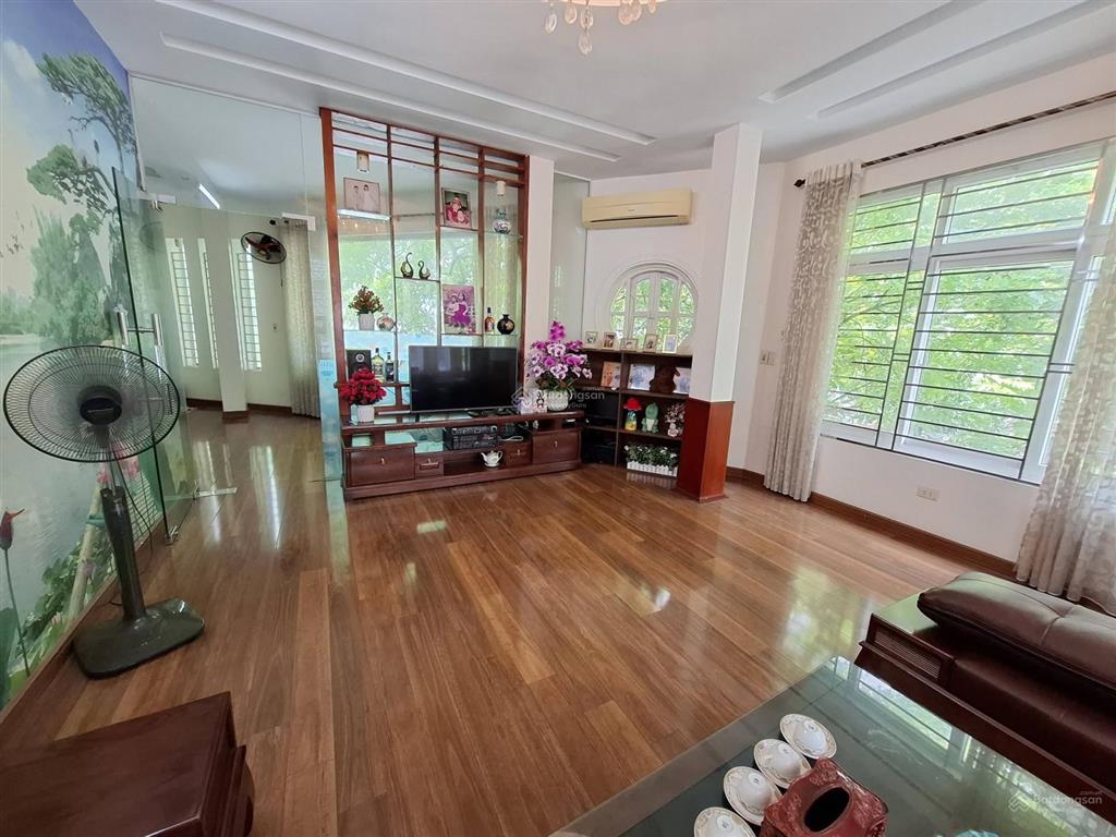Mặt hồ tây 556m2 mặt tiền 24m full thổ cư 380 tỷ thiện chí đàm phán