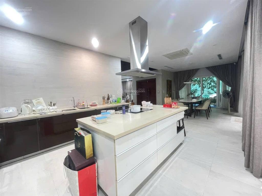 Bán mặt phố lò đúc 700m2 mặt tiền 30m 230 tỷ pháp lý chuẩn xây building rất đẹp
