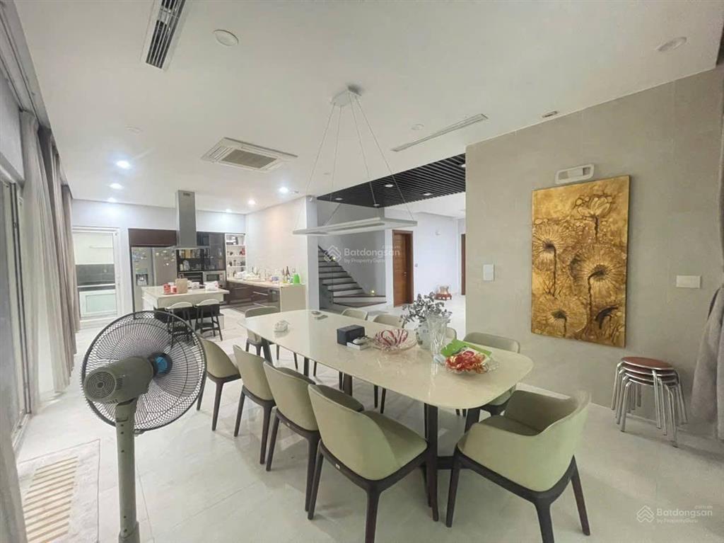 Bán mặt phố lò đúc 700m2 mặt tiền 30m 230 tỷ pháp lý chuẩn xây building rất đẹp