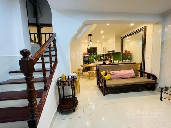 Phố hàn thuyên mặt tiền 10m 3 tầng 17,5 tỷ cách phố 5m ngõ rộng thoáng, gpxd 5 tầng