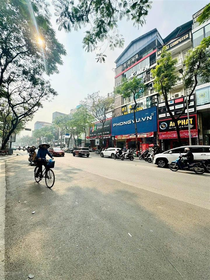 Mặt phố thái hà 205m2 6 tầng thang máy mặt tiền rộng , đẹp dòng tiền 300tr/th