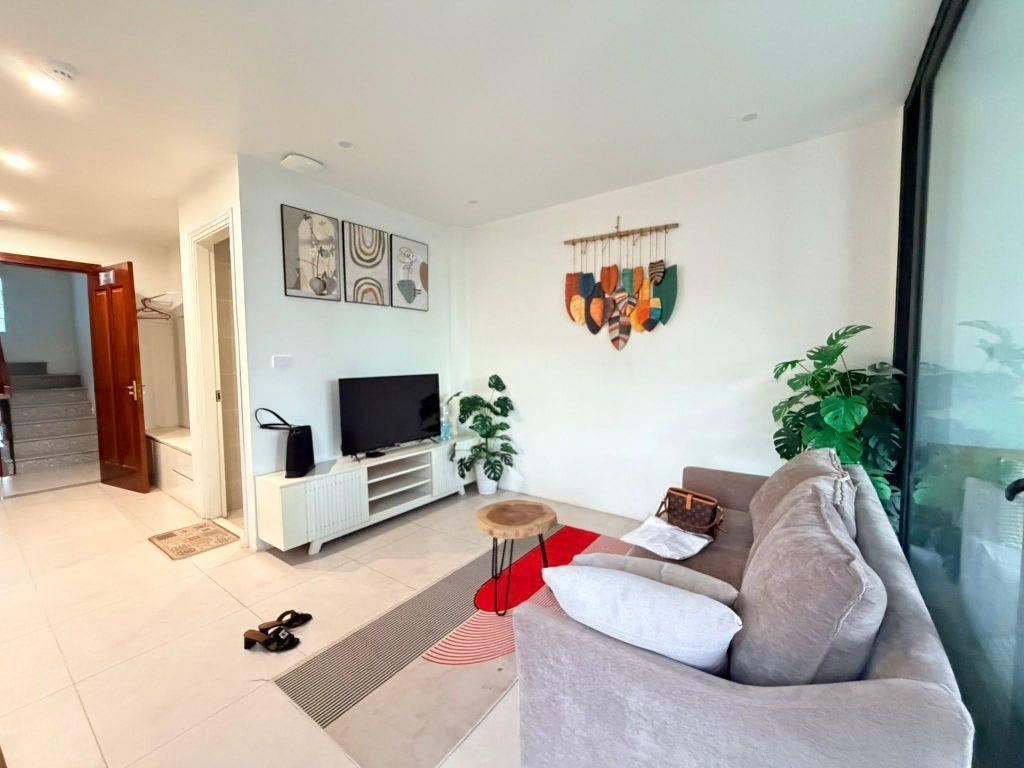 Apartment Trịnh Công Sơn Lô Góc 8 Tầng -Ô TÔ Đỗ Cửa -27.5 Tỷ Cách phố 20m