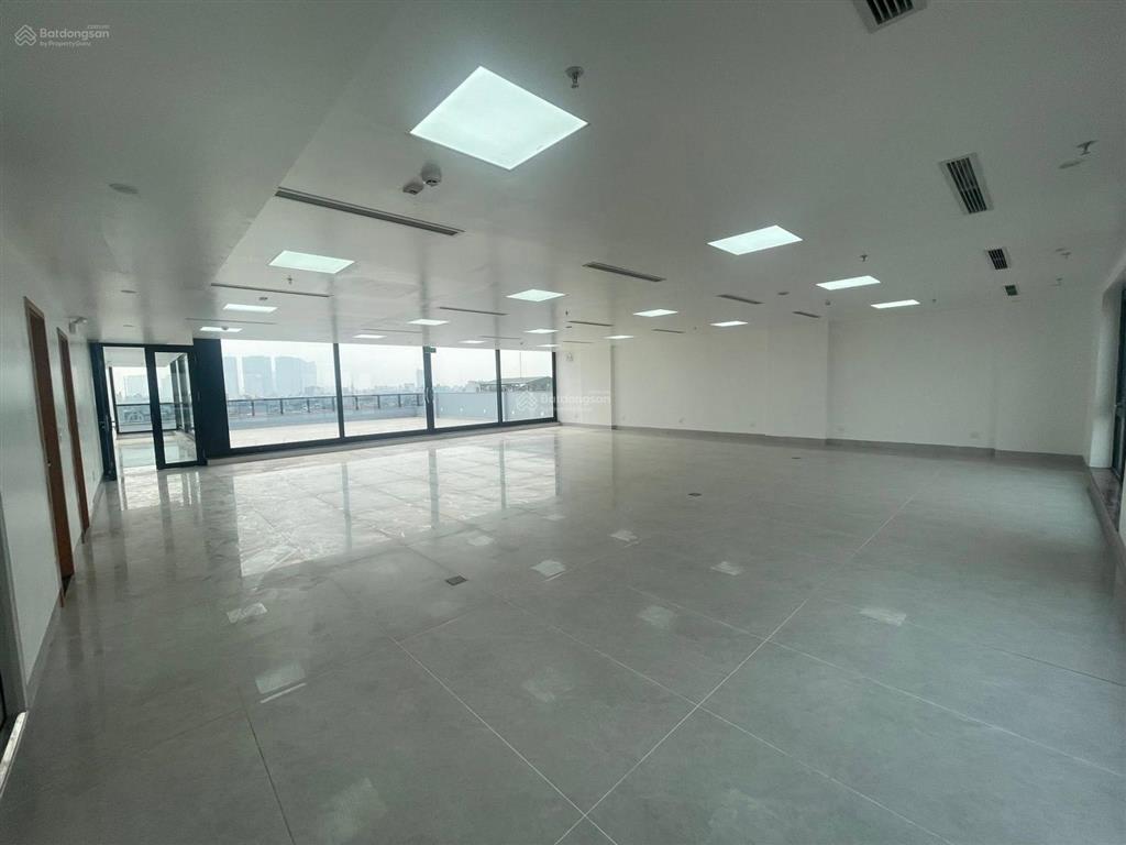 Tòa vp ngã tư trung hòa mặt tiền 7m, 9 tầng 1 hầm 120m2 vỉa hè rộng đẹp