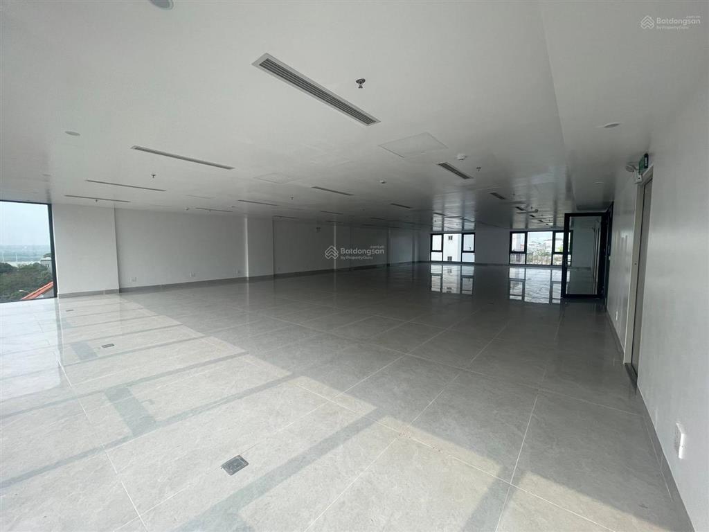 Tòa vp ngã tư trung hòa mặt tiền 7m, 9 tầng 1 hầm 120m2 vỉa hè rộng đẹp