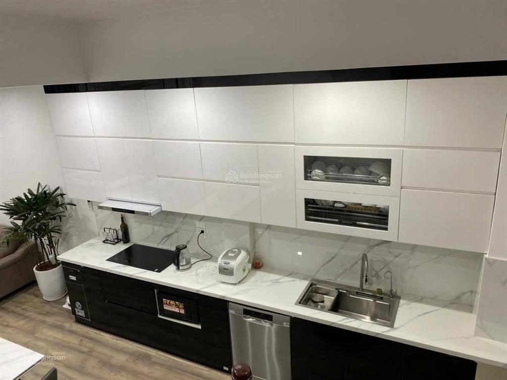 Siêu đẹp mặt tiền 6m mặt phố lạc long quân 30.5 tỷ, vuông a4 vỉa hè rộng gần hồ