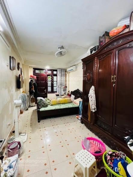 Nhà trích sài 220m2 61 tỷ mặt tiền 20m, cách mặt phố 5m ô tô đỗ cửa