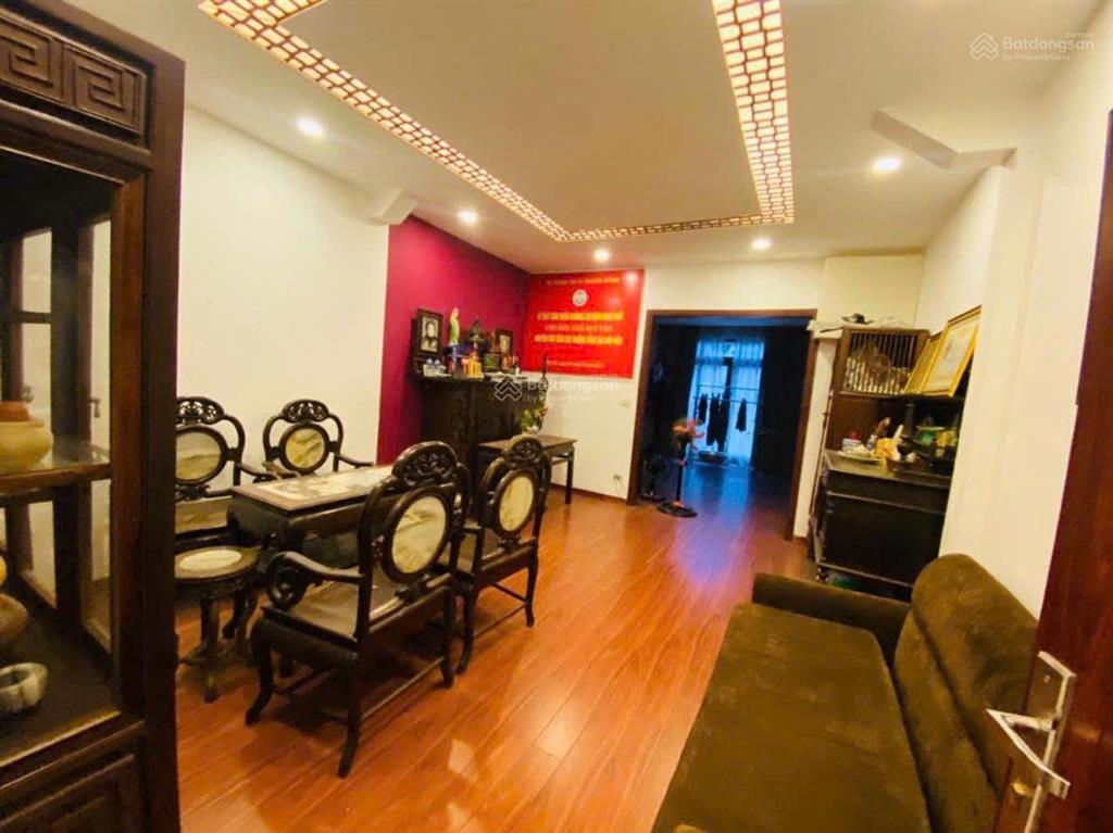 Mặt hồ trúc bạch góc 2 mặt phố mặt tiền 15m 5 tầng 48 tỷ vị trí cực đẹp