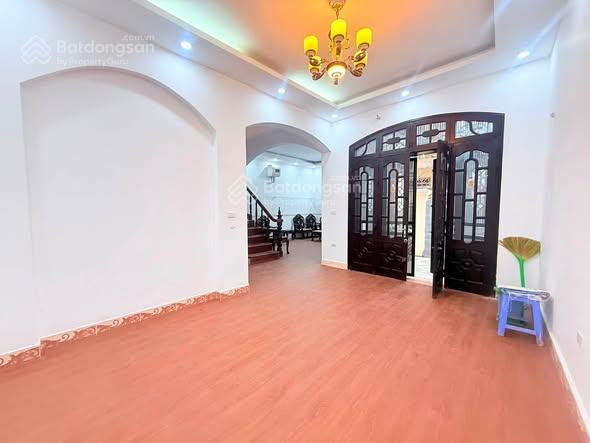 Phố nhà chung 100m2 36.5 tỷ 2 mặt trước sau xây khách sạn siêu đẹp