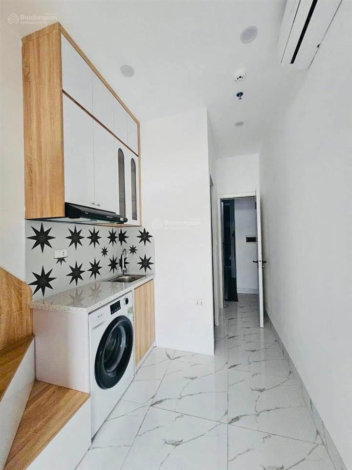 Apartment thanh nhàn 90m2 6 tầng ngõ ba gác thẳng tắp 20m ra phố 25 tỷ pccc đủ