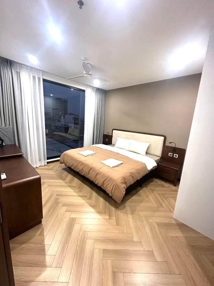 Nhà Tuệ Tĩnh 90M2 6 Tầng Thang Máy 42.5 Tỷ Apartment ngõ rộng sạch thoáng 