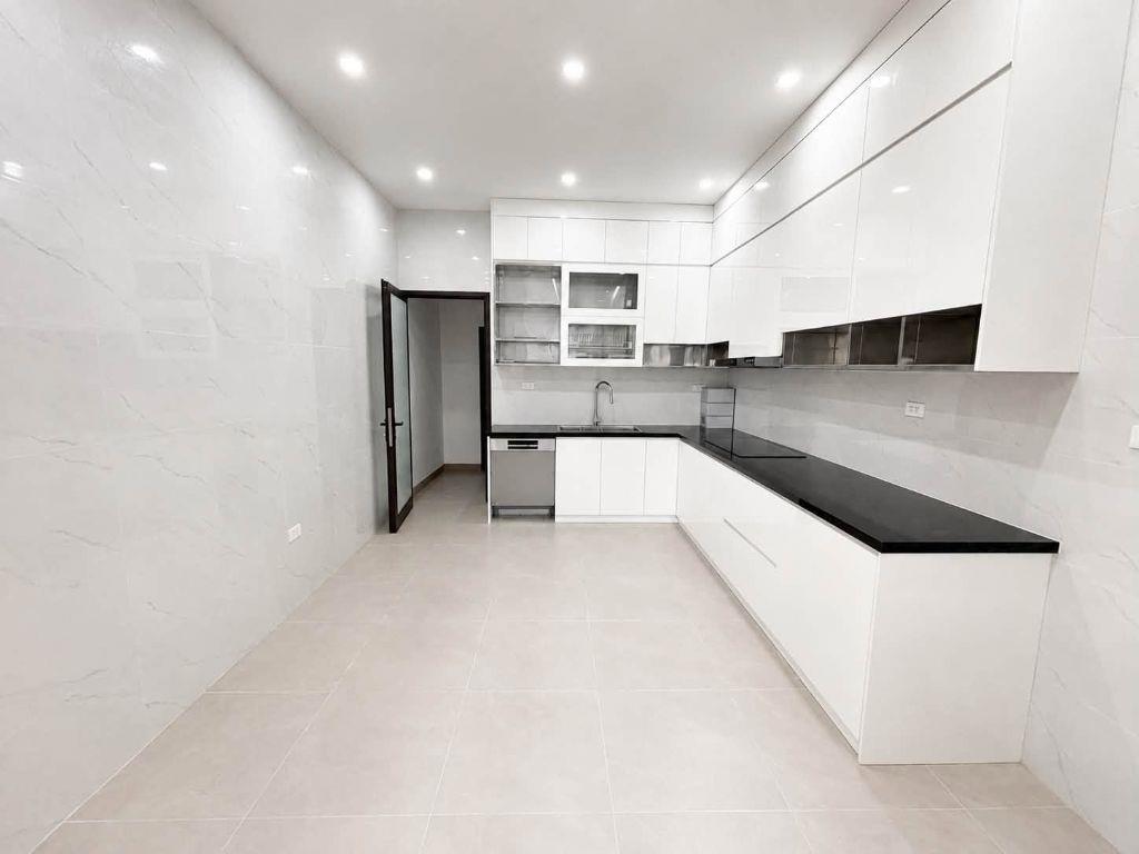 Nhà Đào Tấn 5 Tầng Thang Máy Vỉa hè KD Ô TÔ tránh 30.2 Tỷ Dòng tiền 40tr/th
