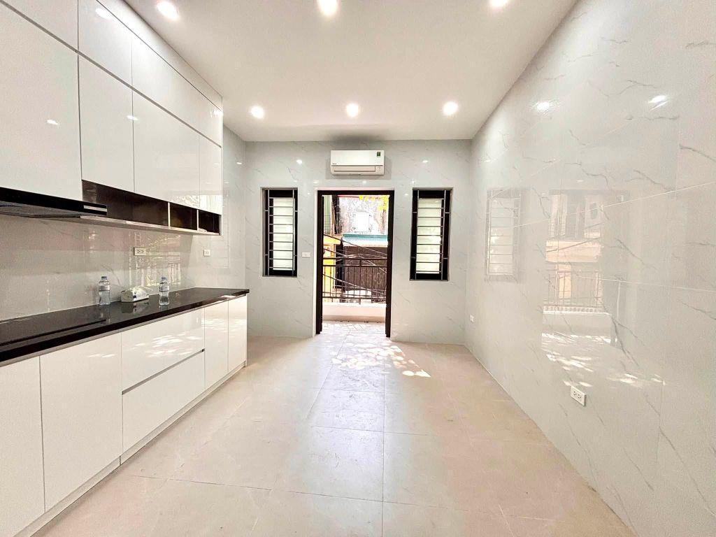 Nhà Đào Tấn 5 Tầng Thang Máy Vỉa hè KD Ô TÔ tránh 30.2 Tỷ Dòng tiền 40tr/th
