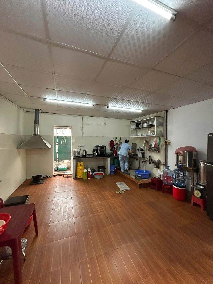 Mặt Phố Chùa Láng 100M2 8 Tầng 68 Tỷ Dòng Tiền 200tr/th 2 Thoáng