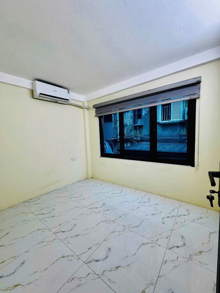 Phố Lê Văn Hưu  4 tầng 6.3 tỷ nhà đẹp Cách phố 5M Sổ đỏ chính chủ 
