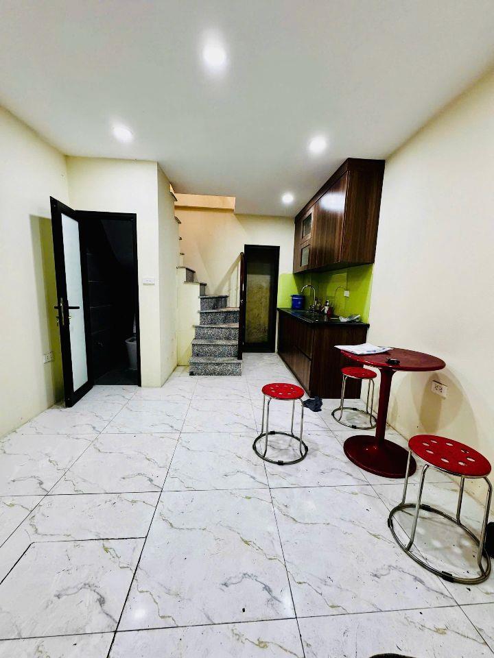 Phố Lê Văn Hưu  4 tầng 6.3 tỷ nhà đẹp Cách phố 5M Sổ đỏ chính chủ 