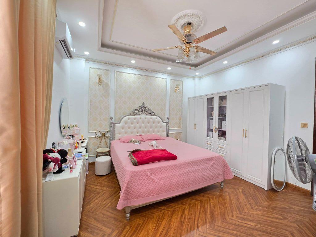 Nhà Mặt Hồ Trung Tâm Ba Đình 90M2 Mặt Tiền 8M 43 Tỷ Ô TÔ – View Hồ 