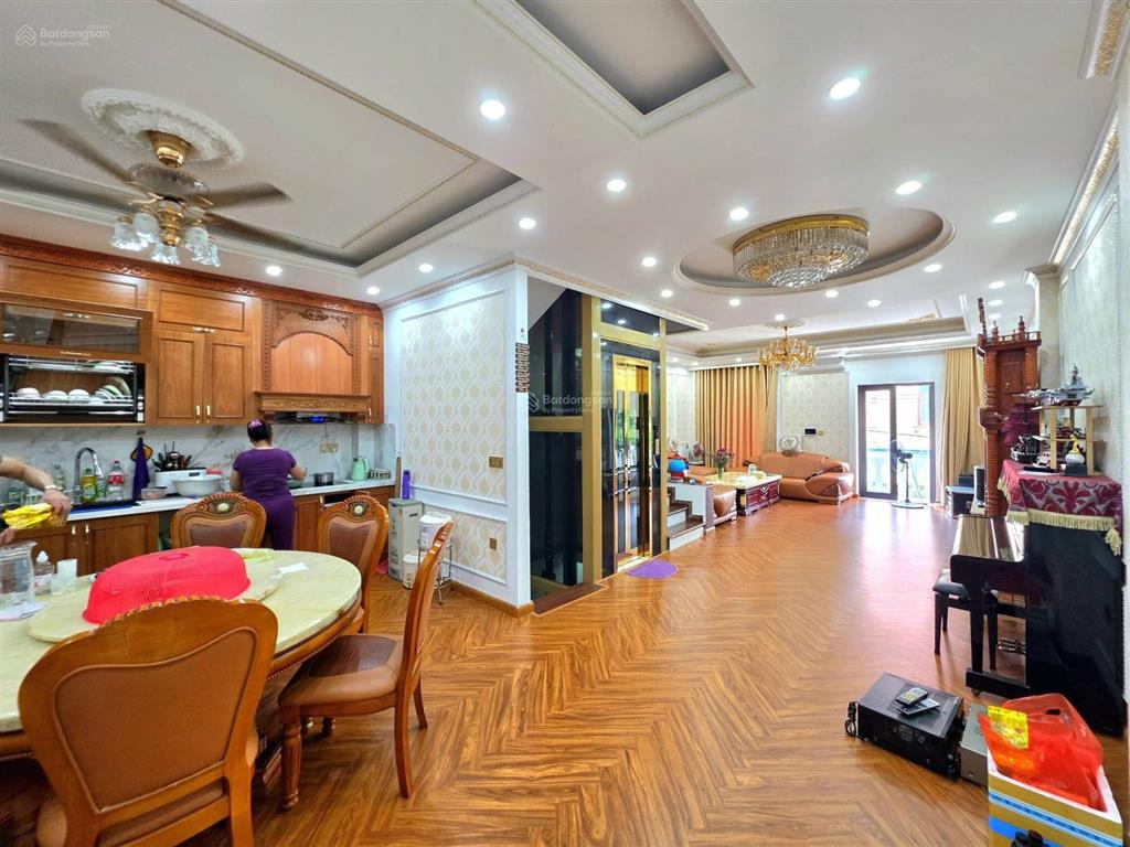 Nhà mặt hồ trung tâm ba đình 90m2 mặt tiền 8m 43 tỷ ô tô view hồ