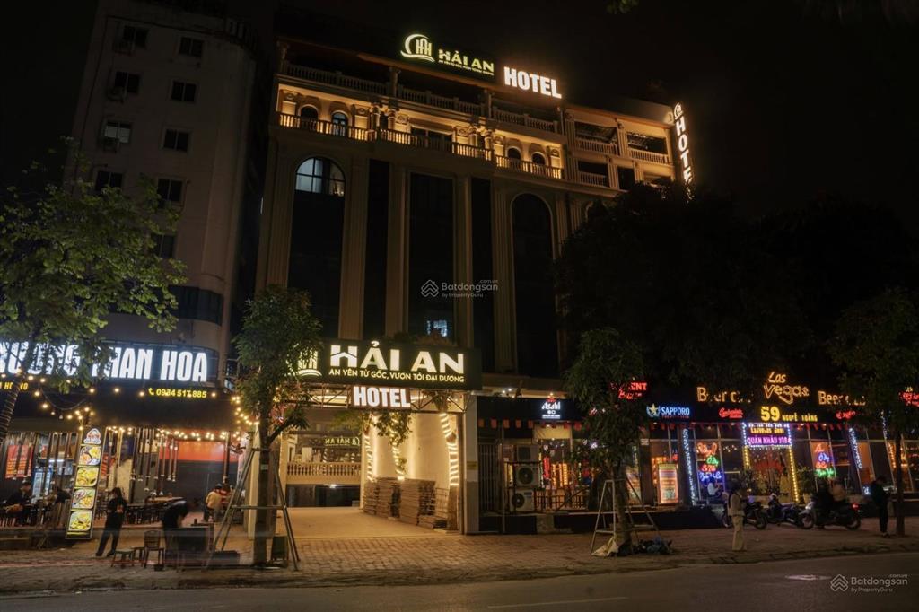 Mặt hồ tây 280m2 mặt tiền 9m 8 tầng đoạn đẹp đường rộng view thẳng opera