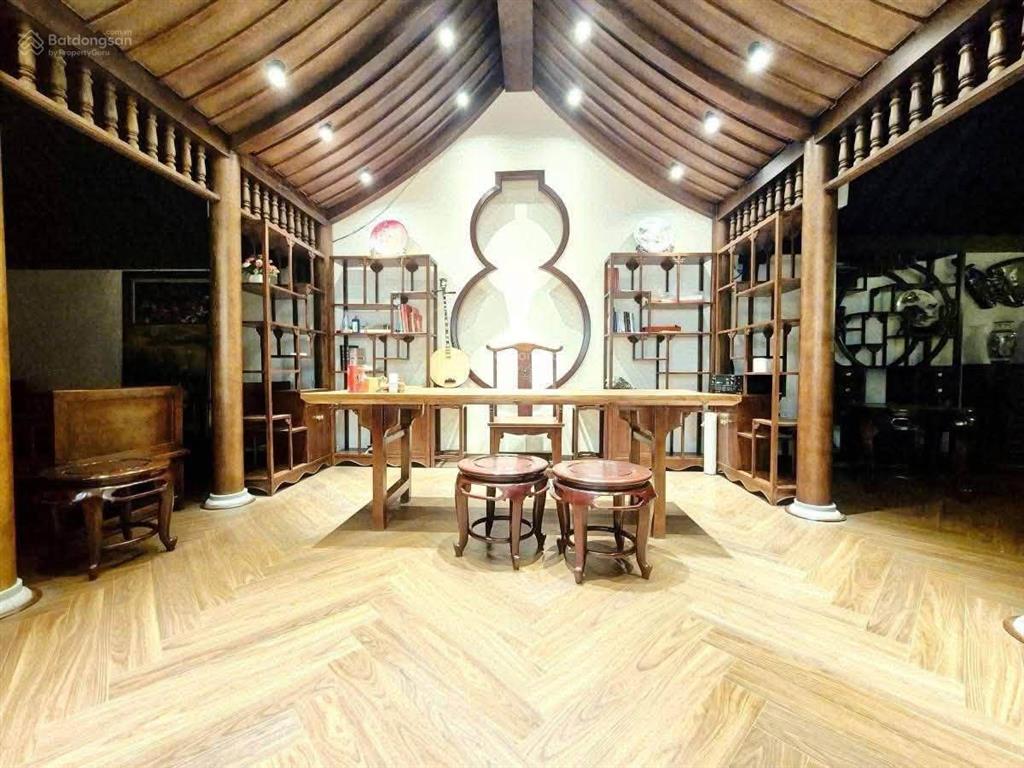 Lô góc hai mặt phố hàng chiếu 60m2 mặt tiền 8m 3 tầng vị trí đẹp sdcc