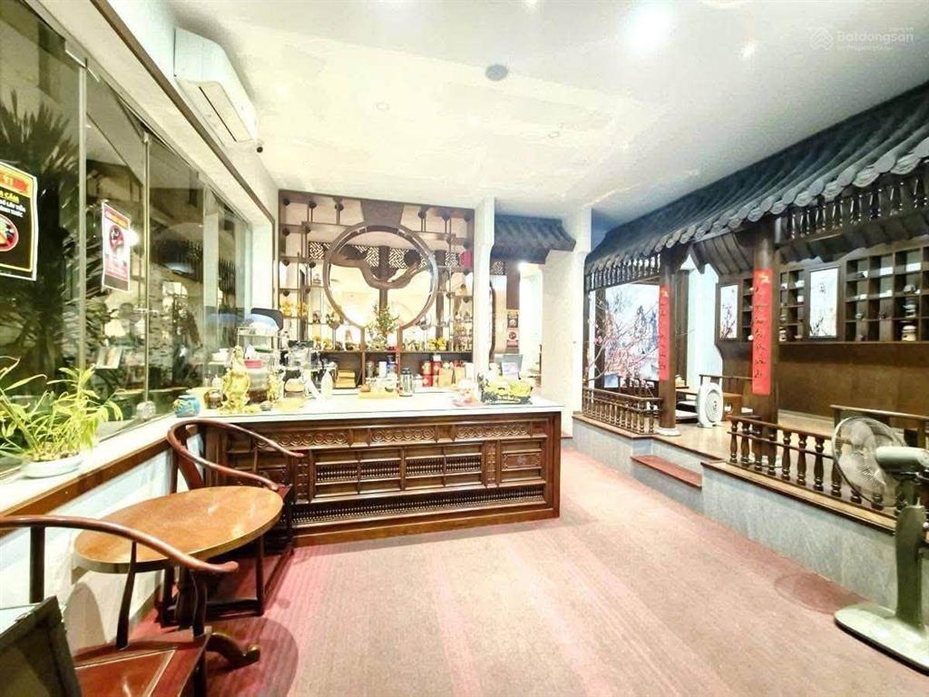 Lô góc hai mặt phố hàng chiếu 60m2 mặt tiền 8m 3 tầng vị trí đẹp sdcc