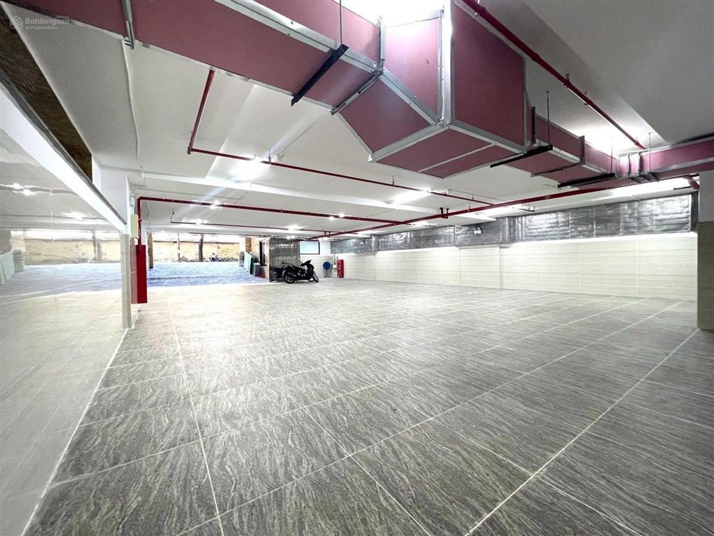 Tòa văn phòng mặt phố nguyễn văn huyên 400m2 11 tầng 2 hầm pccc gpxd đầy đủ