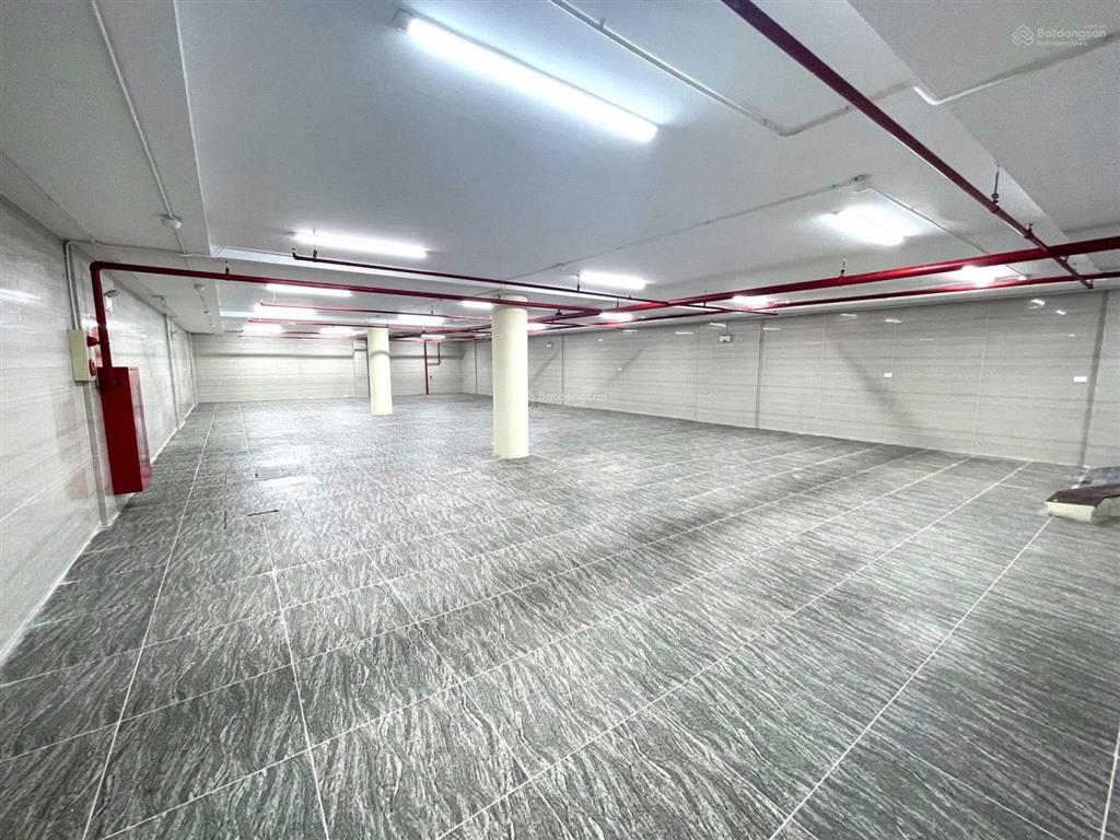 Tòa văn phòng mặt phố nguyễn văn huyên 400m2 11 tầng 2 hầm pccc gpxd đầy đủ