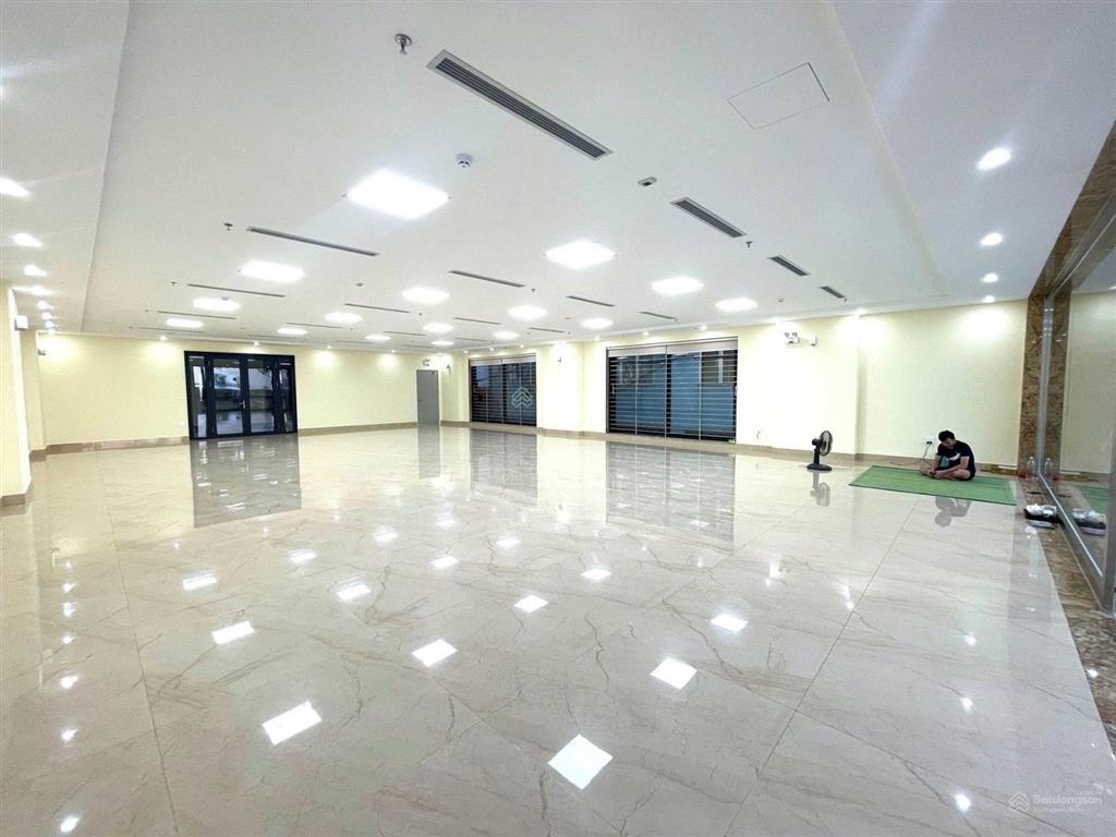 Tòa văn phòng mặt phố nguyễn văn huyên 400m2 11 tầng 2 hầm pccc gpxd đầy đủ