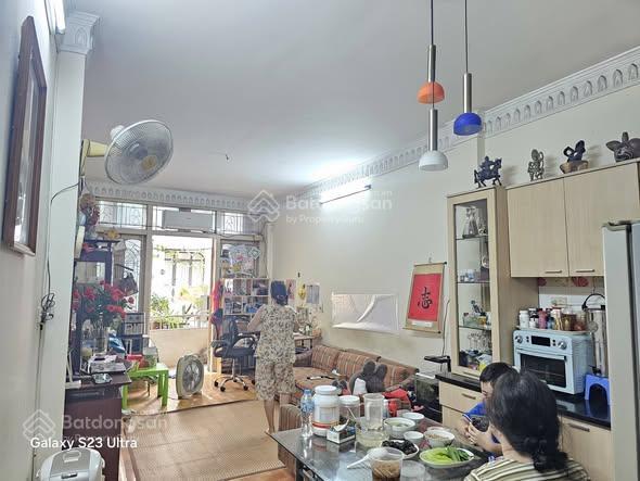 Hoàng cầu  trần quang diệu 350m2 115 tỷ mặt tiền rộng, ô tô tải tránh xây tòa rất đẹp