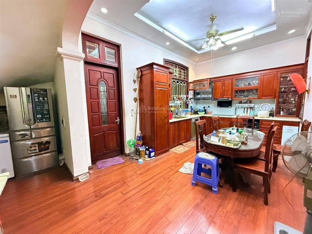 Vị trí đẹp phố trịnh công sơn 180m2 mặt tiền 9m 99 tỷ gpxd 8 tầng 1 hầm