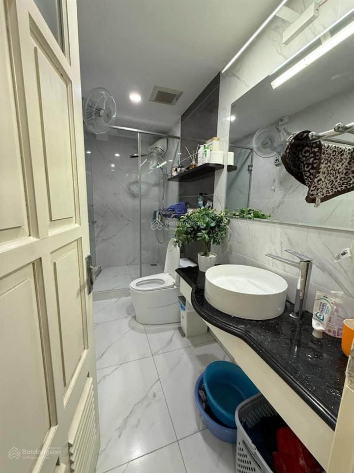 Mặt phố tây hồ 240m2 4 tầng mặt tiền 9m 135 tỷ vị trí đẹp sdcc