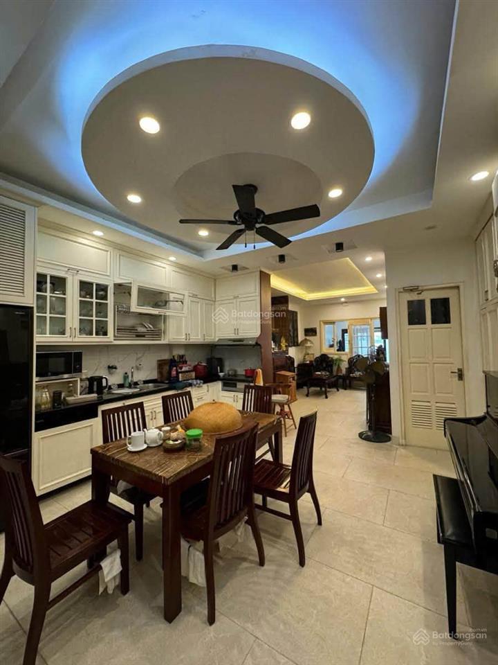 Mặt phố tây hồ 240m2 4 tầng mặt tiền 9m 135 tỷ vị trí đẹp sdcc