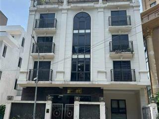 Tòa văn phòng lạc long quân 185m2 mặt tiền 13m, 2 hầm, 5 nổi 116,5 tỷ. quy hoạch ổn định