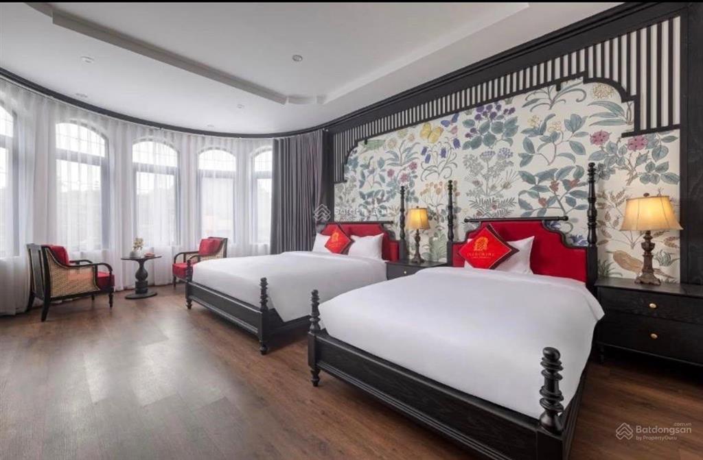 Khách sạn boutique lõi phố cổ 30p mới đẹp phong cách indochine 3* 250 tỷ