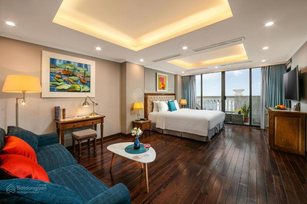 Khách sạn 60 phòng quán thánh lô góc mặt tiền 30m 500m2 260 tỷ