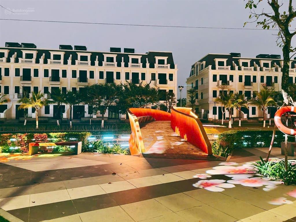 Chính chủ bán căn hộ 2pn+1, giá siêu hấp dẫn. không gian ở đẳng cấp. nhà mới tinh. 0985 302 ***