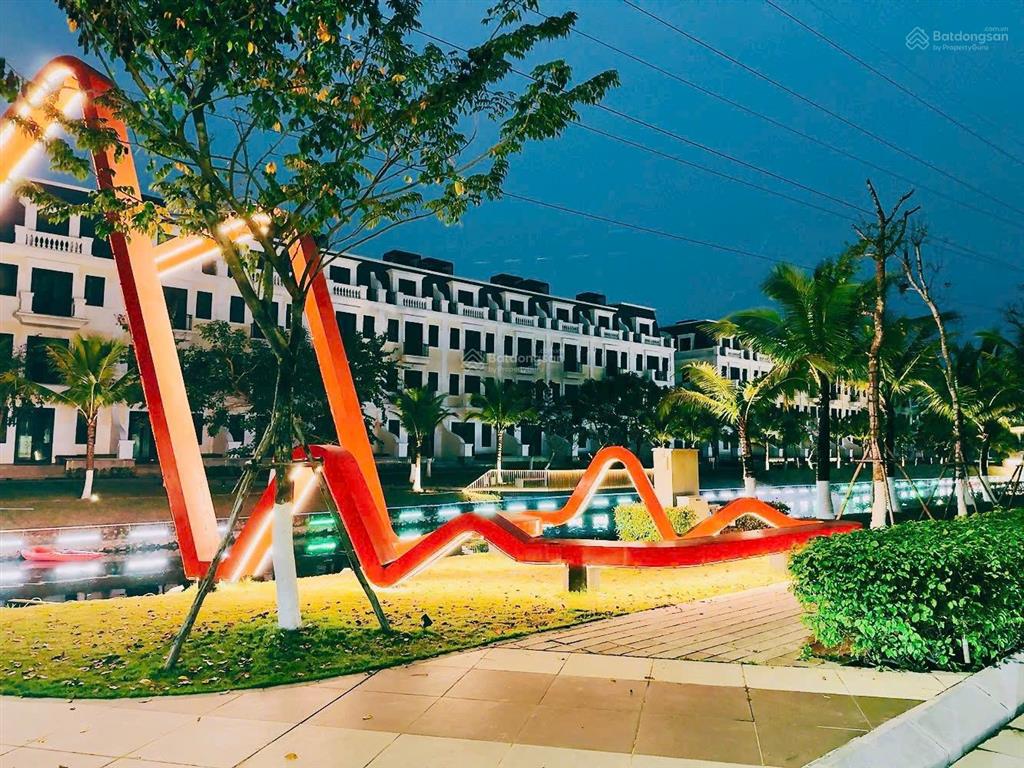 Chính chủ bán căn hộ 2pn+1, giá siêu hấp dẫn. không gian ở đẳng cấp. nhà mới tinh. 0985 302 ***