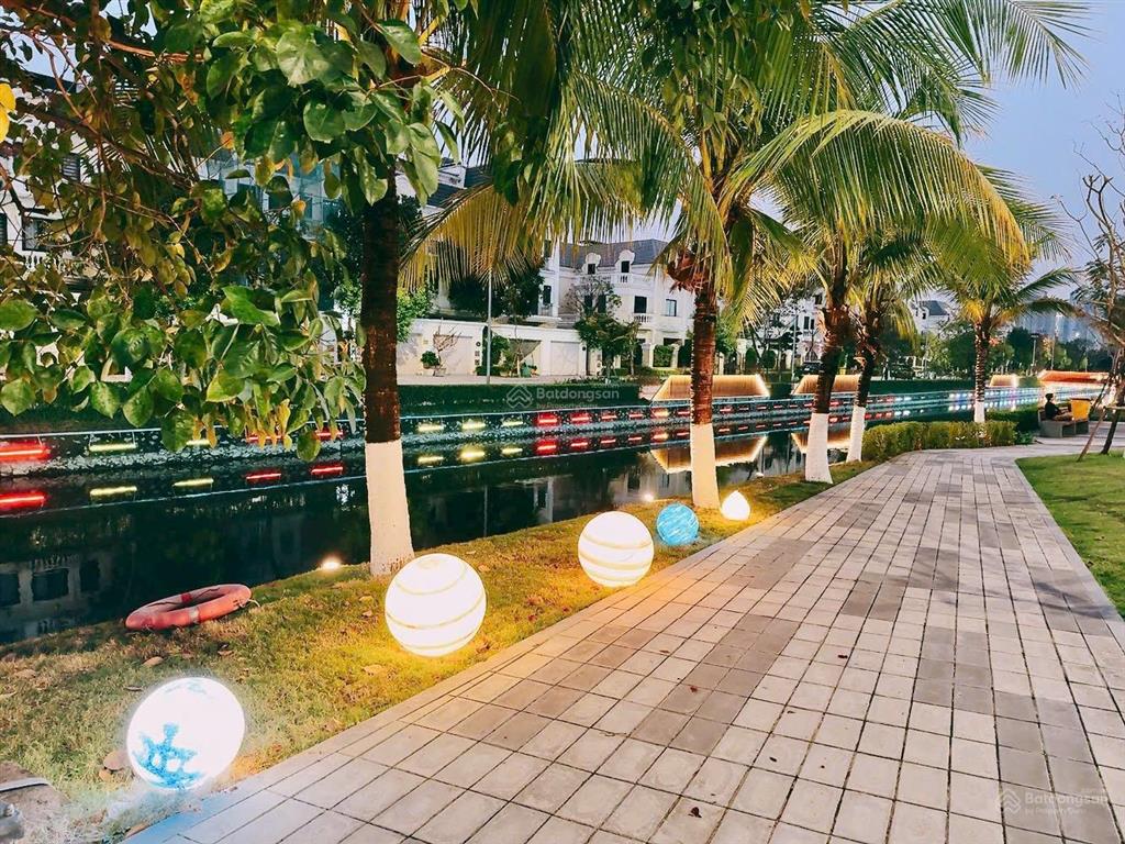 Chính chủ bán căn hộ 2pn+1, giá siêu hấp dẫn. không gian ở đẳng cấp. nhà mới tinh. 0985 302 ***