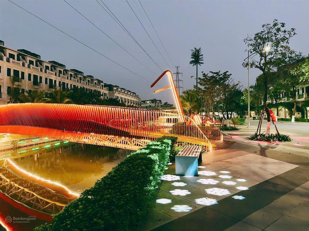 Chính chủ bán căn hộ 2pn+1, giá siêu hấp dẫn. không gian ở đẳng cấp. nhà mới tinh. 0985 302 ***