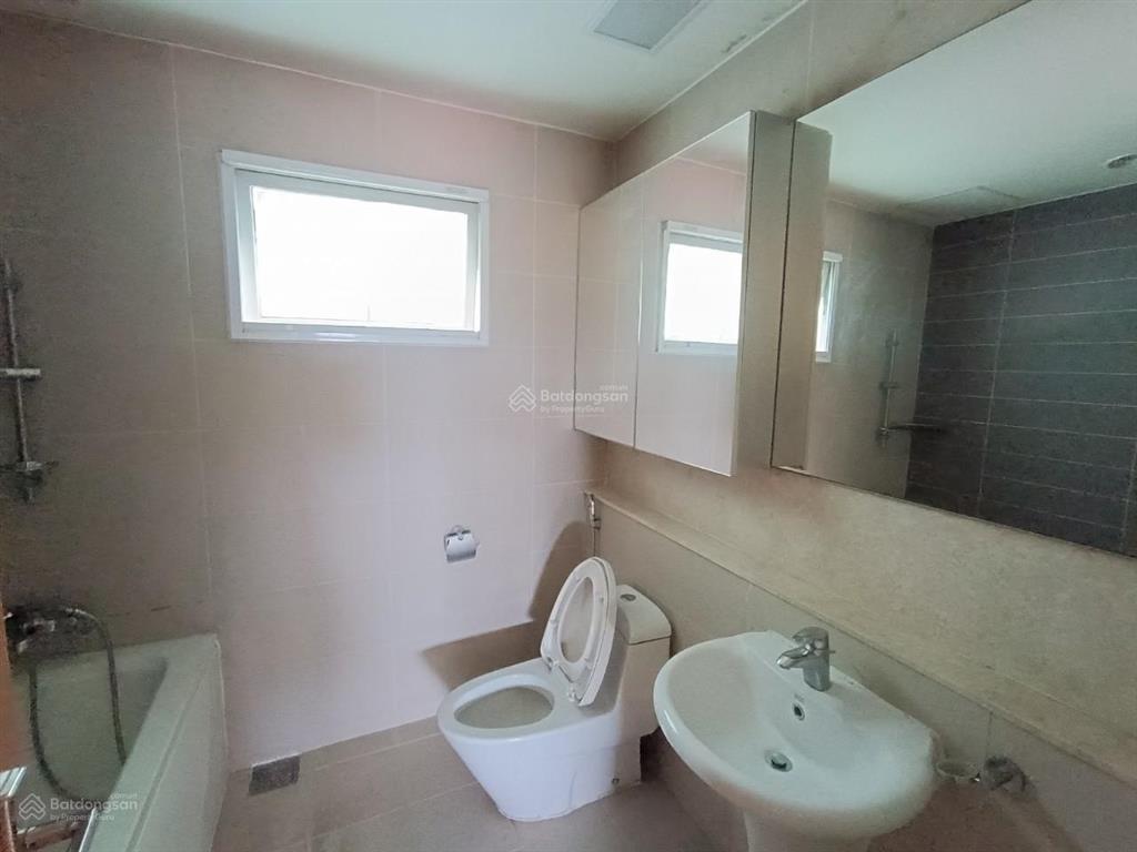 Cho thuê chung cư essensia 3pn, 128m2, đồ cơ bản, căn góc nhà thoáng mát, sạch sẽ. 0985 302 ***