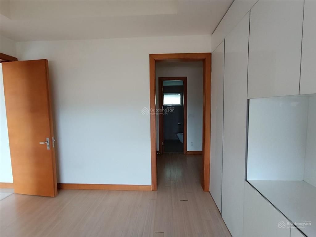 Cho thuê chung cư essensia 3pn, 128m2, đồ cơ bản, căn góc nhà thoáng mát, sạch sẽ. 0985 302 ***