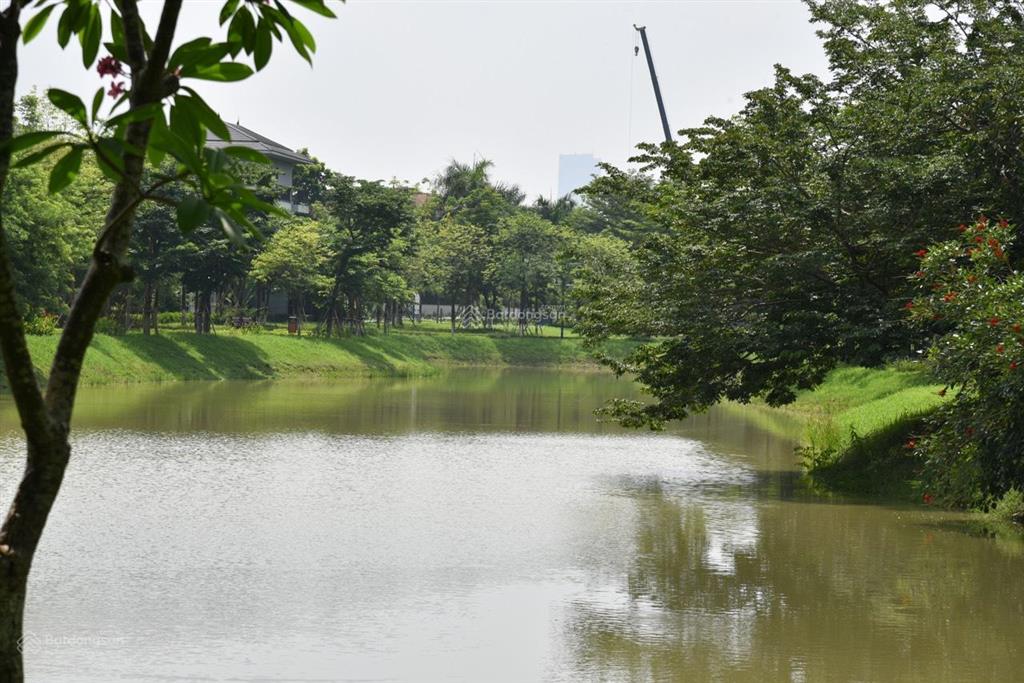 Bán biệt thự 306m2 tại khu lakeside villas  mailand hanoi city. giá bán 300tr/m2, nhà thô, sổ đỏ