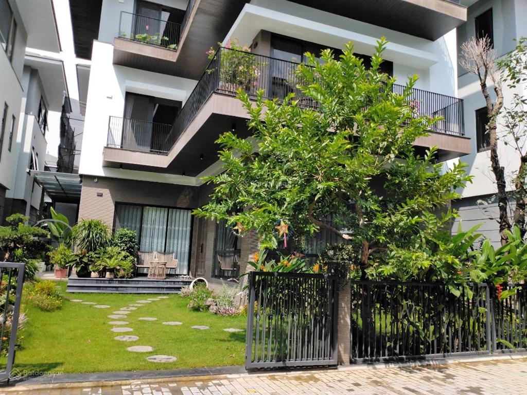 Bán biệt thự 306m2 tại khu lakeside villas  mailand hanoi city. giá bán 300tr/m2, nhà thô, sổ đỏ