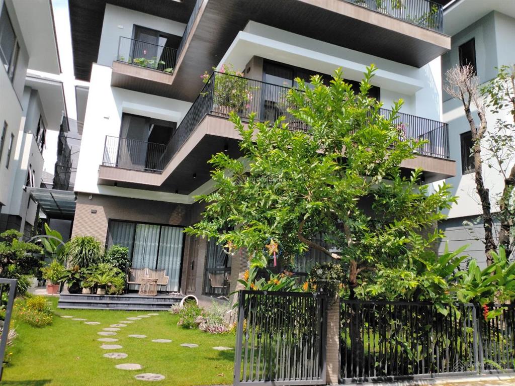 Bán biệt thự 306m2 tại khu lakeside villas  mailand hanoi city. giá bán 300tr/m2, nhà thô, sổ đỏ