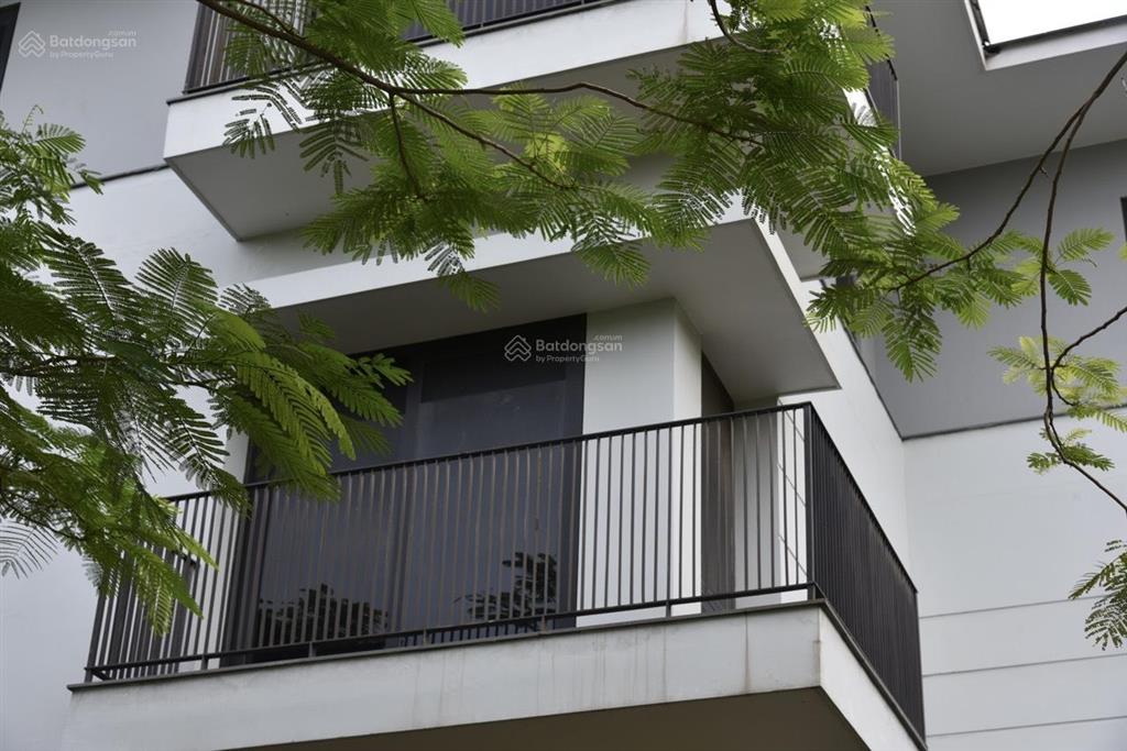 Bán biệt thự 306m2 tại khu lakeside villas  mailand hanoi city. giá bán 300tr/m2, nhà thô, sổ đỏ