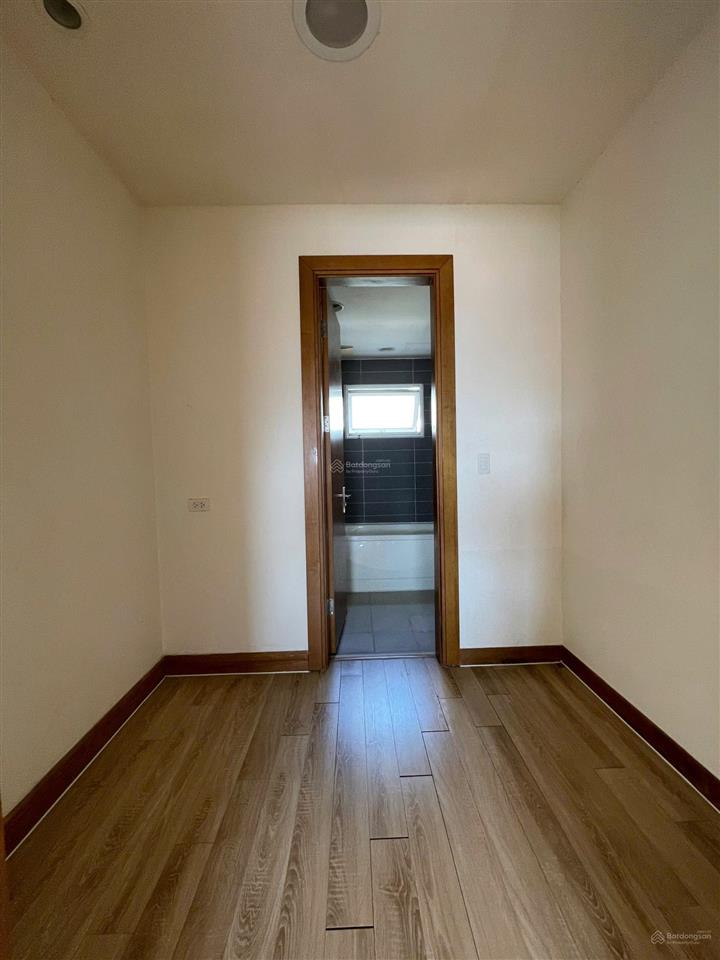 Cho thuê cc 3pn, 14 triệu vnd, 128m2 tại mailand hanoi city, nhà cơ bản, sạch sẽ, trống sẵn